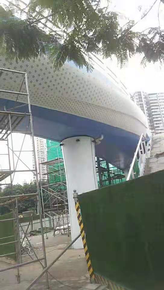 重庆杨中天桥冲孔双曲铝单板工程